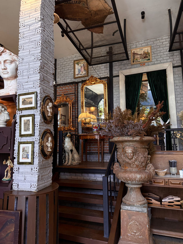 Churn Café Phitsanulok คาเฟ่สวย สไตล์ยุโรปวินเทจ🏰