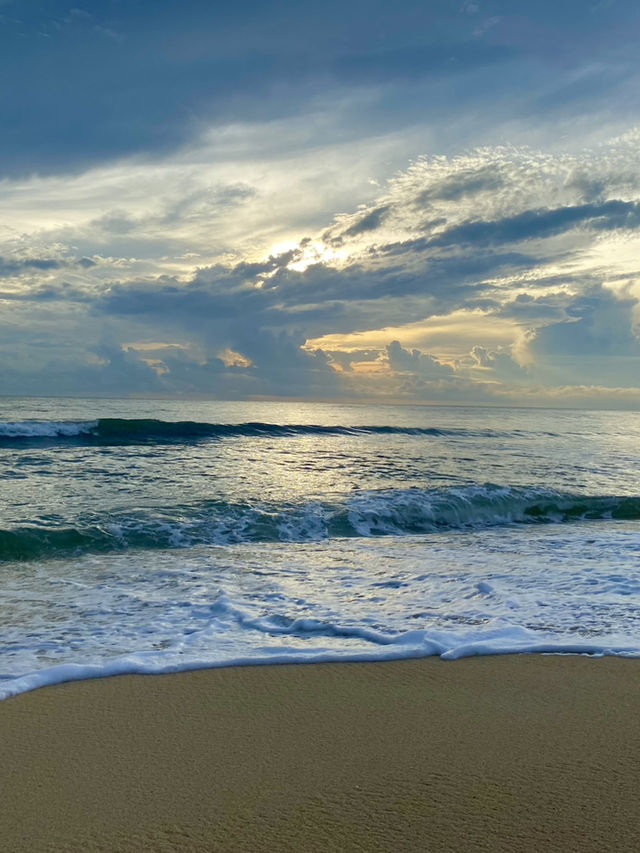 Sunshine and Happy Vibes at Teluk Cempedak Beach!