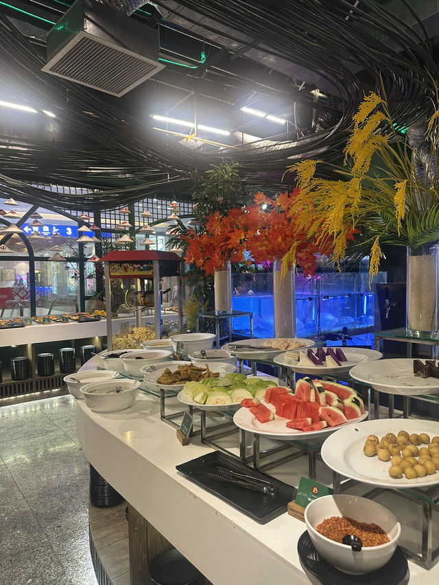 最新！ベトナム🇻🇳ニャチャンで気軽に食べれるシーフードビッフェ