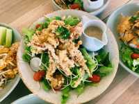ร้าน Khaothong Hill (เขาทอง ฮิลล์) กระบี่