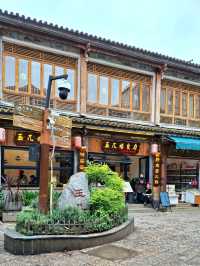 A STROLL THROUGH SHUANGLANG ANCIENT HEART