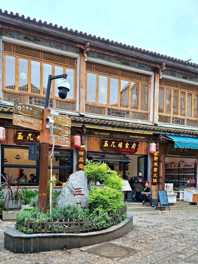 A STROLL THROUGH SHUANGLANG ANCIENT HEART