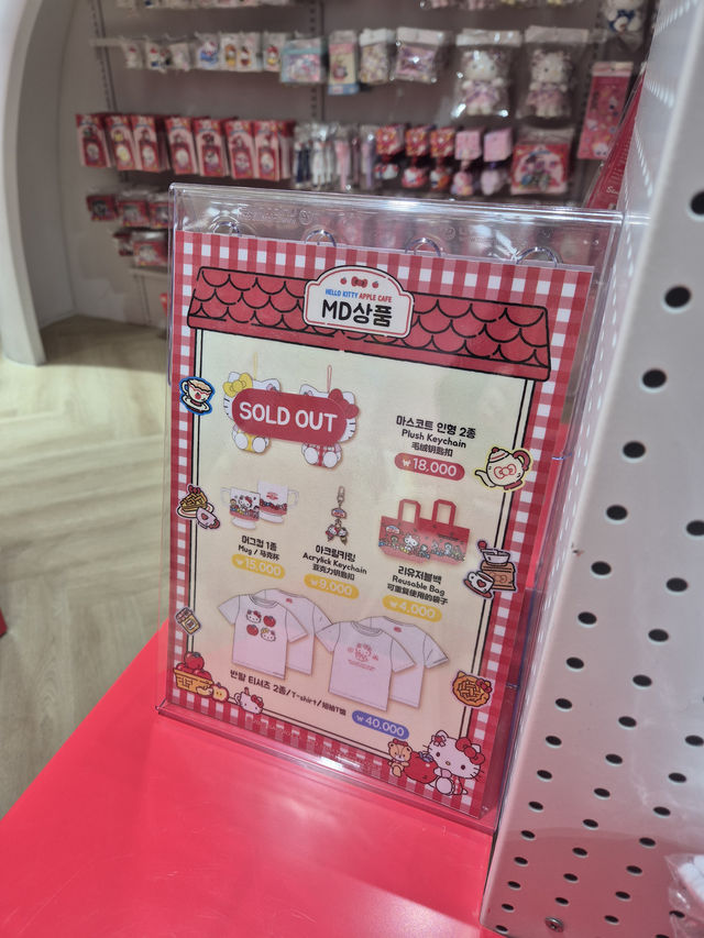 키티 덕후주목! 명동 3층 대형 카페🎀🍎