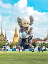 KAWS : HOLIDAY THAILAND บุกสนามหลวงแล้ววันนี้
