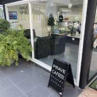 PRAVE CAFE – คาเฟ่ริมทะเลสุดชิลล์ วิวหลักล้าน