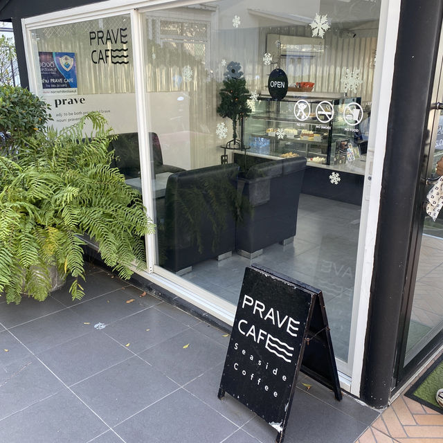 PRAVE CAFE – คาเฟ่ริมทะเลสุดชิลล์ วิวหลักล้าน