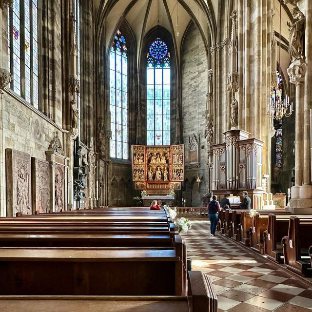 ☀️🏰 *Summer Splendor at St. Stephen's Cathedral: Vienna's Gothic Masterpiece* ✨