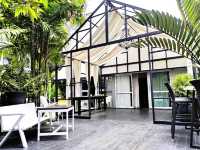 Zantiis Ndol Villas