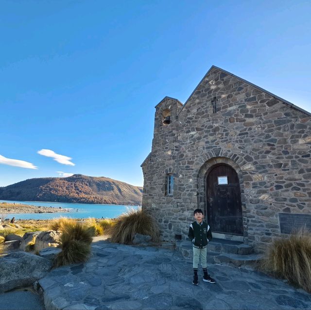 Tranquil Moments by the Lake: A Visit to Tekapo’s Iconic Church and Memorial Dog