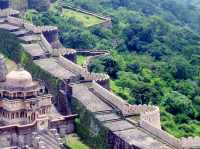 🏯 Kumbhalgarh: The Fortress That Touched the Sky and Echoed a Kingdom’s Spirit