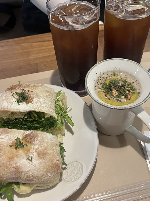 성수 감성 폭발💚 헤이숲카페에서 브런치 힐링 타임✨