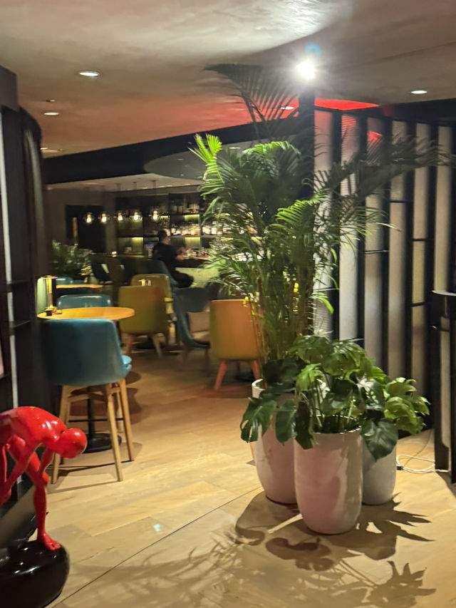 【香港】旺角康德思的秘密藝術餐廳 Alibi：本地押店cross over 佈置！