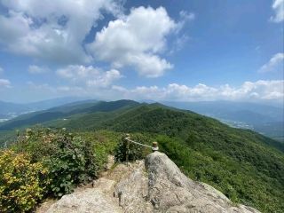 Quiet Trails & Mountain Feels