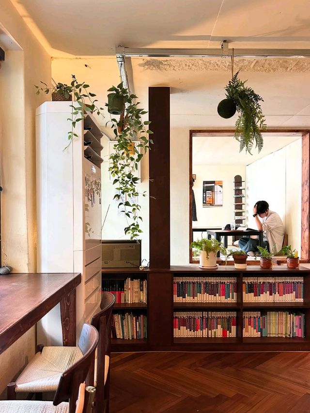 The Donggyeong Bookstore