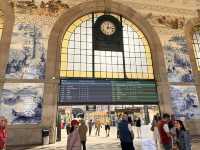 【Porto São Bento駅｜20,000枚のアズレージョに包まれた物語のホール】
