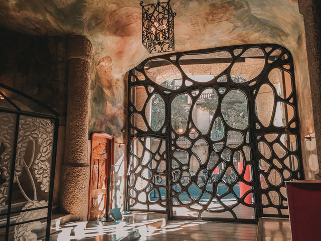 Waves of Stone – An Afternoon at Gaudí’s Casa Milà