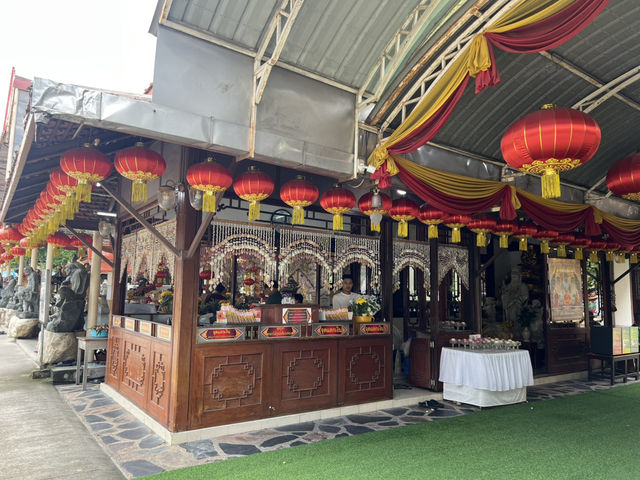 วัดกระทุ่มเสือปลา