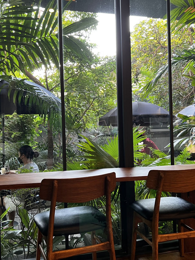 Rawr cafe คาเฟ่สีเขียวกลางกรุง