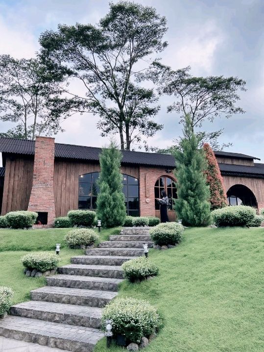 Araya Arcade Garden – A Slice of Europe in Malang, Indonesia 🇮🇩