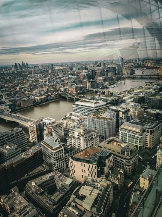 my favourite free place to visit in London because of its amazing atmosphere and incredible views of the city from the 35th floor of the skyscraper
