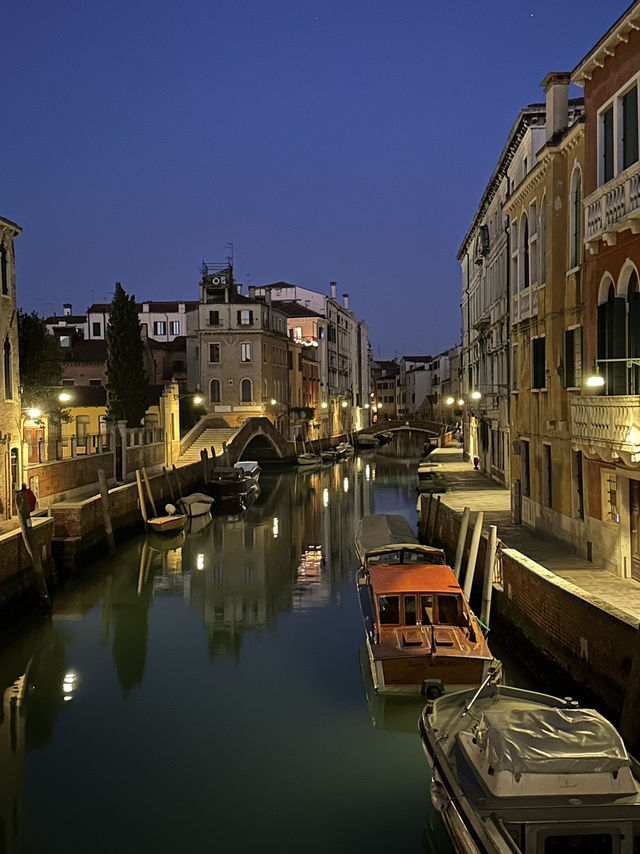 The Hour Of The Lion: Venice’s Twilight Ritual