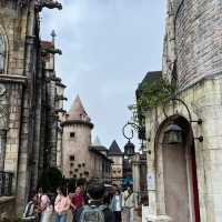 🏰 Lost in France… but in Vietnam?!