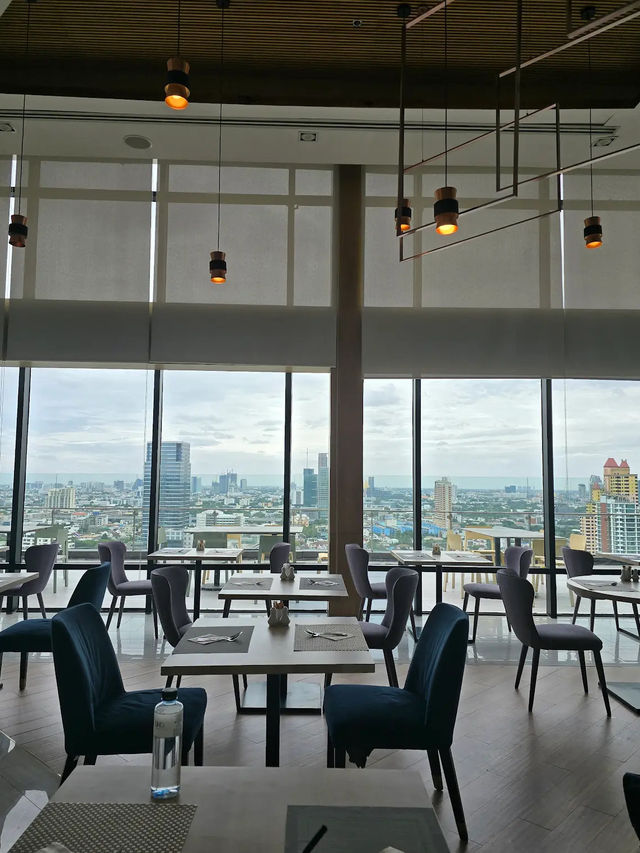 The Quarter Ari, City Buzz Finds Balance