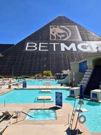 🖤Luxor Hotel: A Pyramid in the Desert! 🔺🏜️