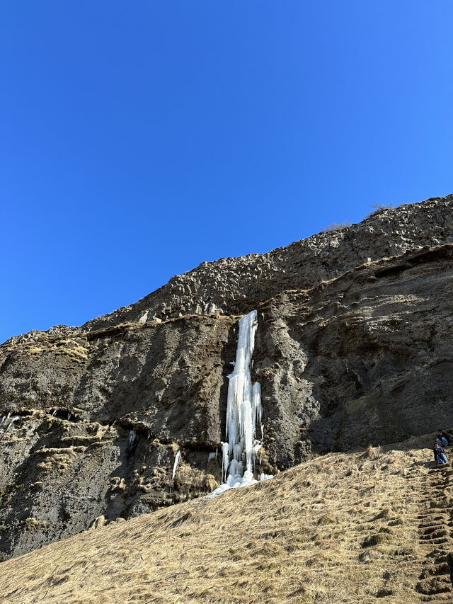 💦 冰與水的交界｜Gljufrabui Waterfalls 冰島秘境瀑布