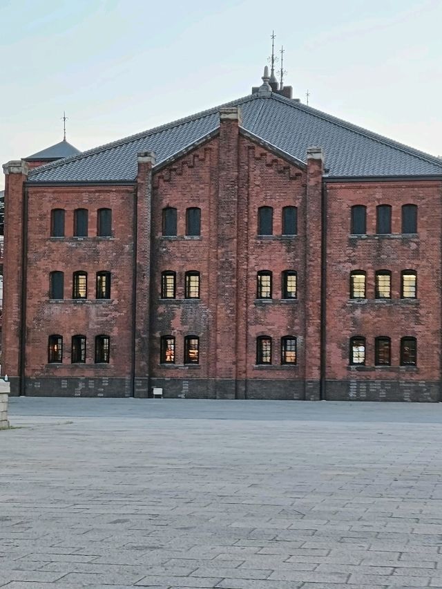 Bricks, Breeze & Bay Views: Yokohama Stroll Bricks, Breeze & Bay Views: Yokohama Stroll