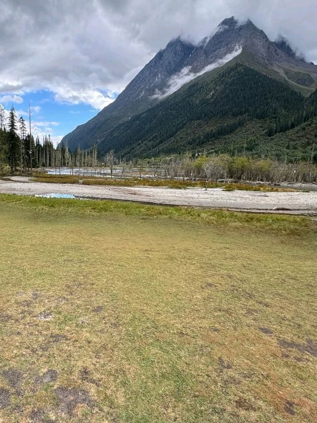 A Relaxed Journey Through Mountain Splendor