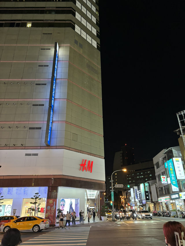 Yizhong Street Night Market – ไนท์มาร์เก็ตวัยรุ่น Yizhong Street Night Market – ไนท์มาร์เก็ตวัยรุ่น