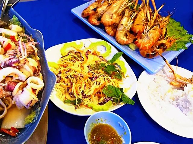 Lung Sawai Seafood – Authentic Thai Flavors