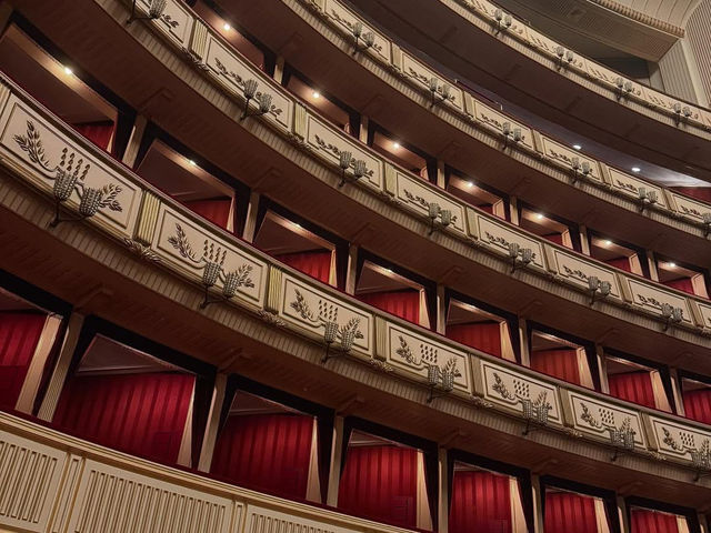 Experiencing Grandeur at the Vienna Opera House Vienna Experiencing Grandeur at the Vienna Opera House Vienna