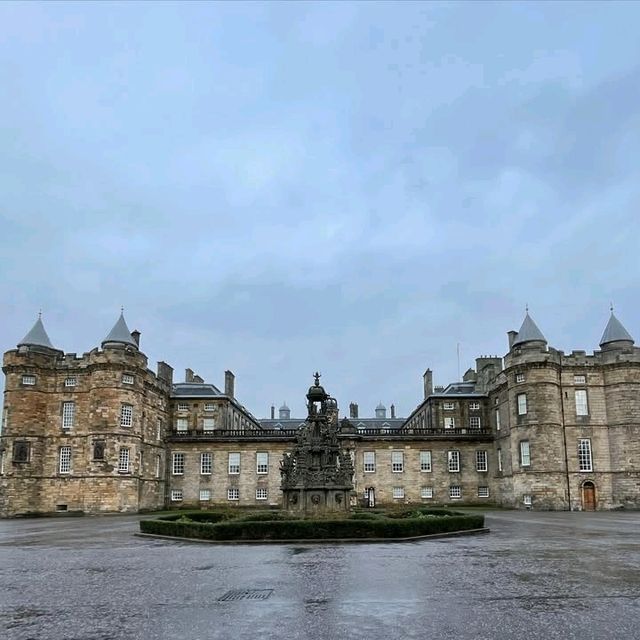 I really enjoyed this experience, even more than Edinburgh Castle. It's much less crowded
