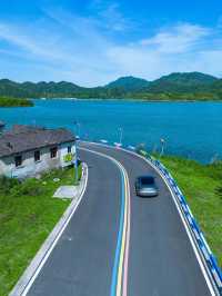 คุณไม่เคยคิดว่าจะได้เห็นมุมถนนสายรุ้ง🌈 ที่โด่งดัง