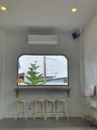 คาเฟ่มินิมอล Over the moon ลำปาง