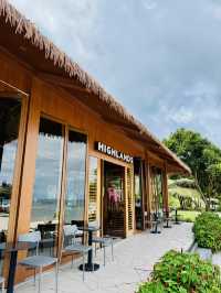 🌊 Coffee by the Waves – Highlands at Bai Sao Beach