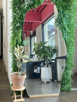 Urban Leaf: Наслаждение напитком среди растений