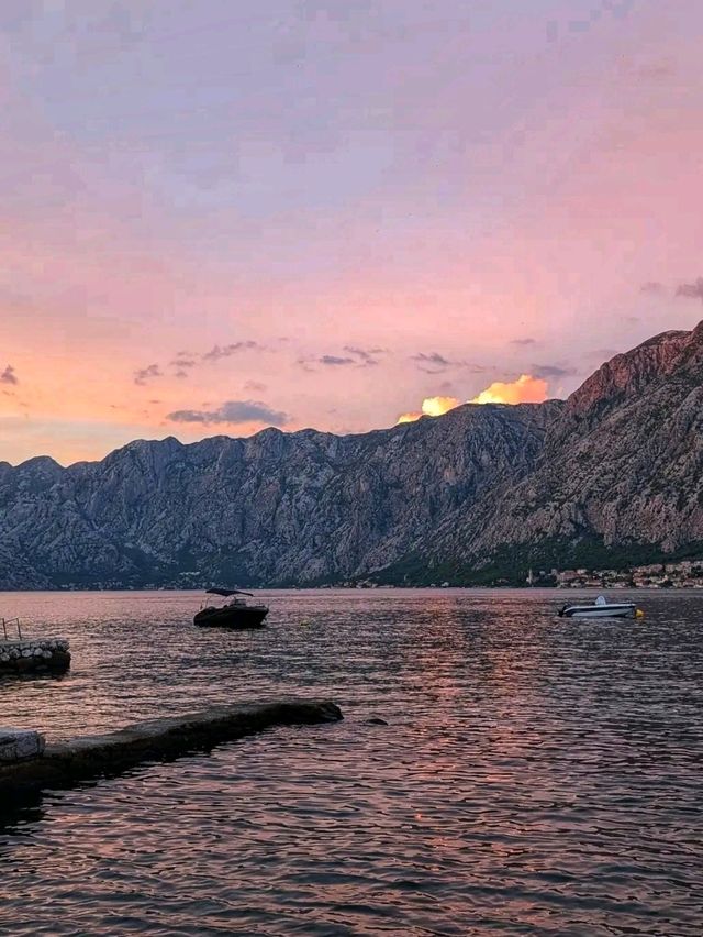 🏖️🌊 Mogren Beach – Montenegro’s Coastal Paradise 🏖️🌊 Mogren Beach – Montenegro’s Coastal Paradise