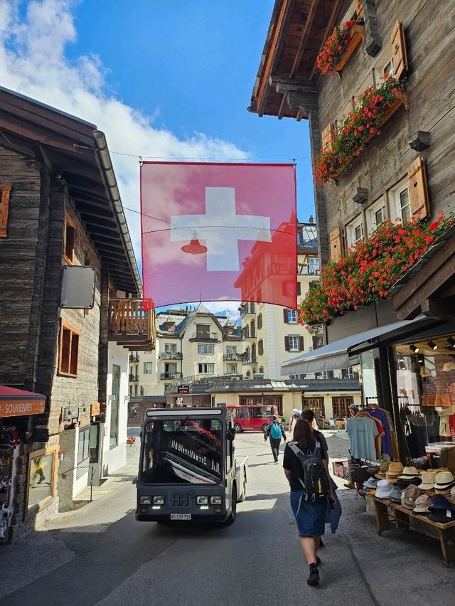 🚞 Epic Matterhorn Daytrip: Scenery, Trains & Glacier Vibes in Zermatt 🇨🇭❄️ 🚞 Epic Matterhorn Daytrip: Scenery, Trains & Glacier Vibes in Zermatt 🇨🇭❄️