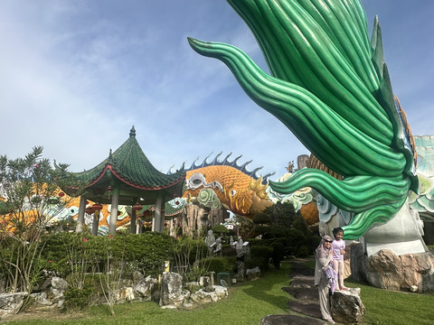 🐉 Walking Inside the World's Largest Fortune Dragon – Yong Peng