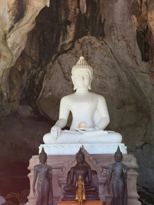 🎋ไวัพระทำบุญ วัดเขาวง สระบุรี 🎋ไวัพระทำบุญ วัดเขาวง สระบุรี