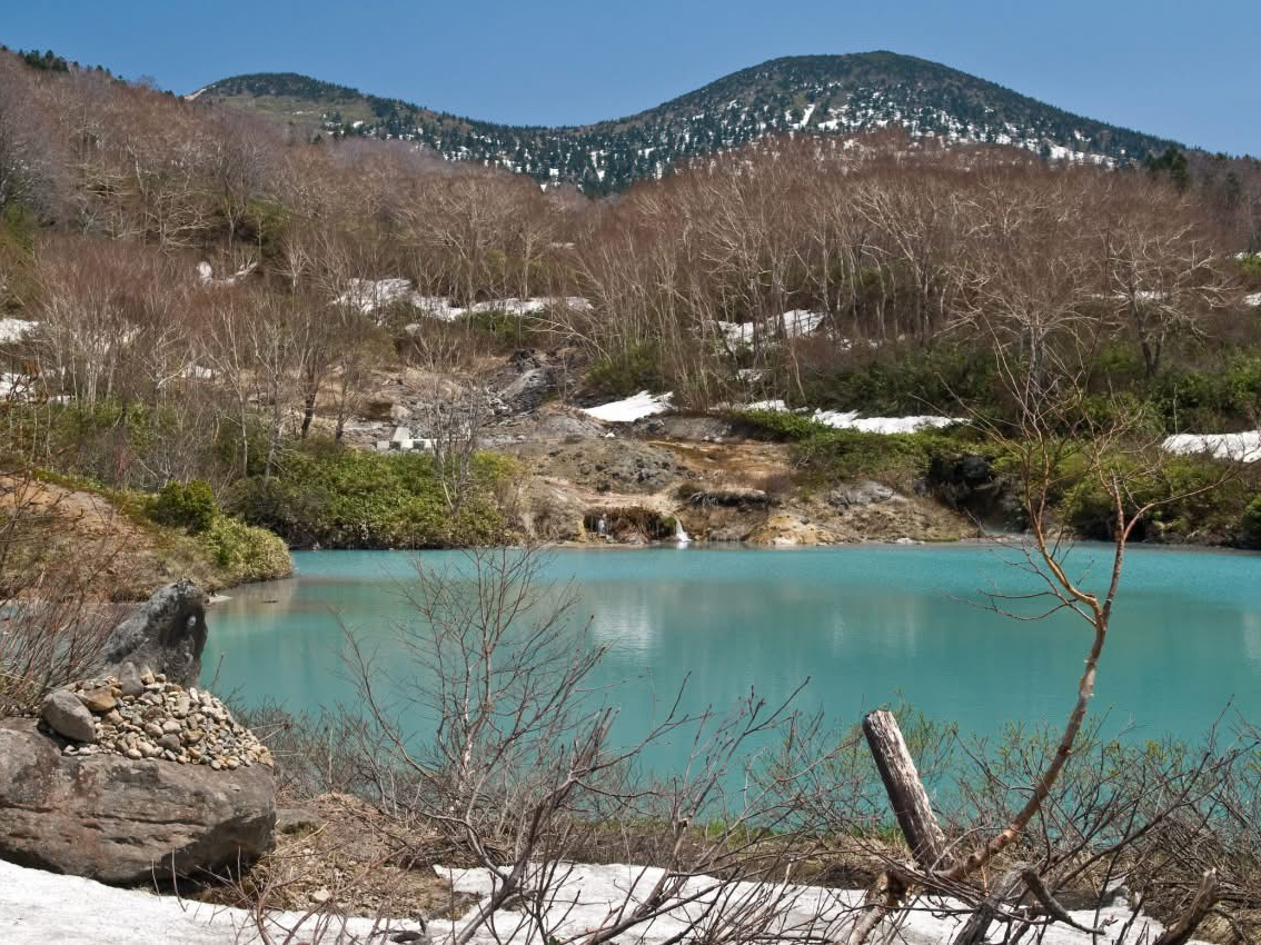 Aomori, Nhật Bản 🇯🇵 Đầm lầy Jigokunuma (Đầm lầy Địa ngục) nằm gần Suối nước nóng Sour-Yu Onsen (Suối nước nóng chua) ♨♨