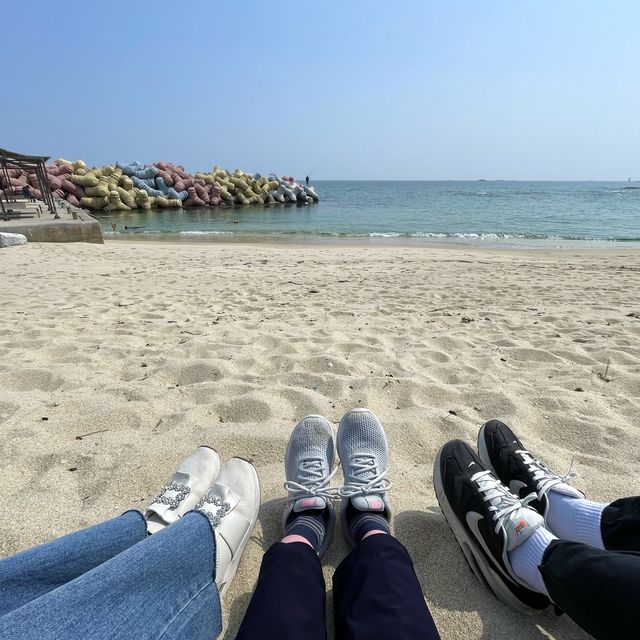 우리나라 맞아? 알록달록한 방파제가 있는 해수욕장