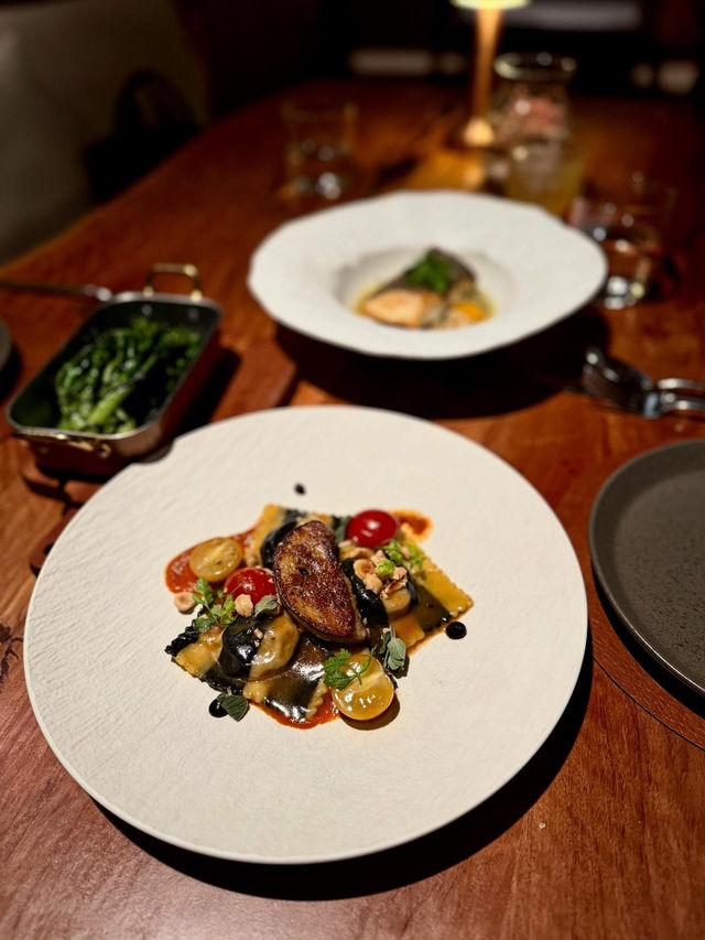 銅鑼灣的精緻藝術西餐廳🍽🥂🍾 靚靚玫瑰長廊🌹