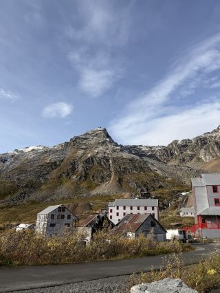 มาผจญภัยแบบชิลล์ๆ ที่แฮตเชอร์พาส อลาสก้า กันเถอะ 🏔️🌿
เราจะเดินเล่นไปตามเส้นทางภูเขาสบายๆ สูดอากาศบริสุทธิ์ และเพลิดเพลินกับวิวทิวทัศน์กว้างไกลสุดลูกหูลูกตา ไร้ความเร่งรีบ ไร้แรงกดดัน มีเพียงก้าวเดินช้าๆ ดอกไม้ป่า และเสียงลมพัดผ่านหุบเขาอันเงียบสงบ
หากคุณกำลังมองหาสถานที่พักผ่อนที่เรียบง่าย ท่ามกลางทัศนียภาพอันงดงาม พร้อมสัมผัสการผจญภัยเล็กๆ น้อยๆ มาร่วมสำรวจแฮตเชอร์พาสกับฉันสิ ที่นี่คือสถานที่ที่สมบูรณ์แบบสำหรับการหลีกหนีจากความวุ่นวาย ผ่อนคลาย และสัมผัสชีวิตชีวาท่ามกลางขุนเขา ❄️✨#travel #alaska #hiking