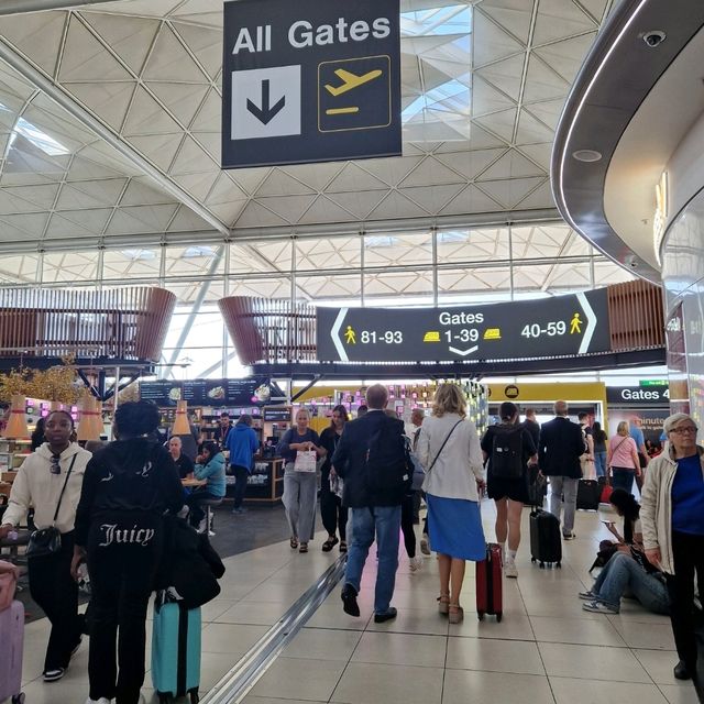 Discover Stansted Airport’s Waiting Area & Dining! ✈️🍽️