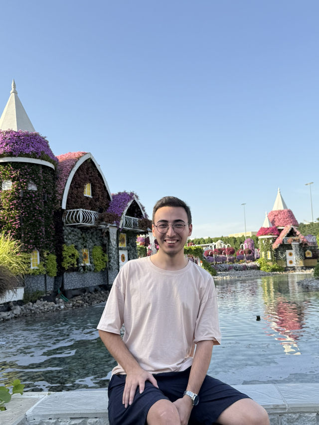 Dubai Miracle Garden: A Floral Wonderland! 🌸✨🇦🇪