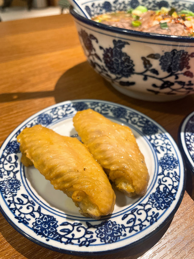 來港必試🍜正宗蘭州牛肉麵 免費續麵啊～